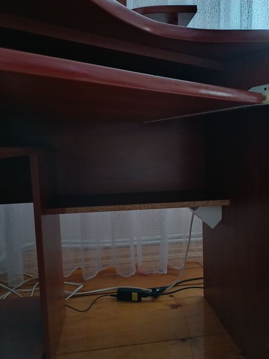 Комп'ютерний стіл