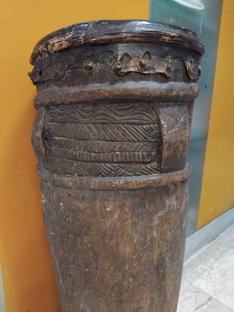 Tambor  antigo  arte africano  com 85cm