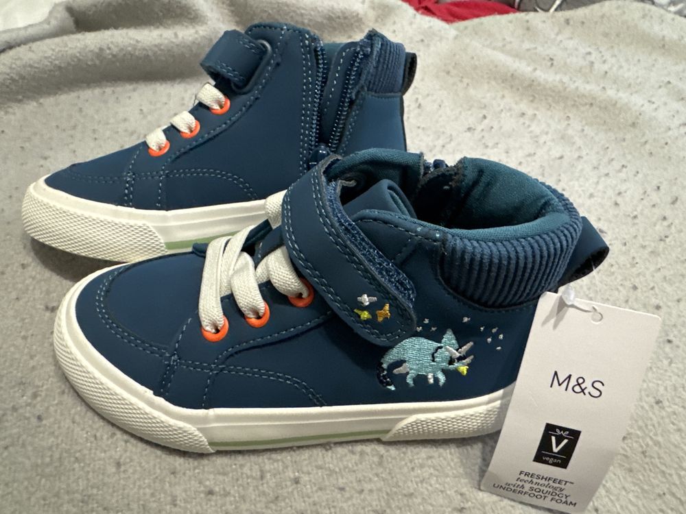 Buty dla dziecka Marks & Spencer