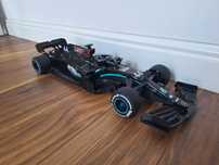 Zdalnie sterowany bolid Mercedes-AMG F1 W11 EQ Performance