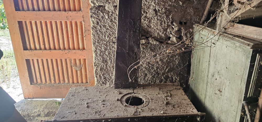 Fogão antigo de ferro  .