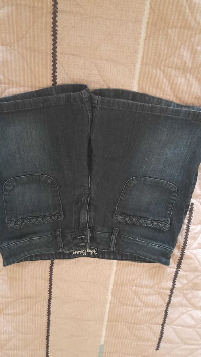 Одежа на дівчинку підлітка.