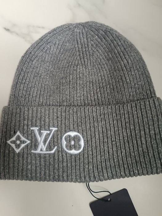 Szara czapka Louis Vuitton  ze strony LV, okazja