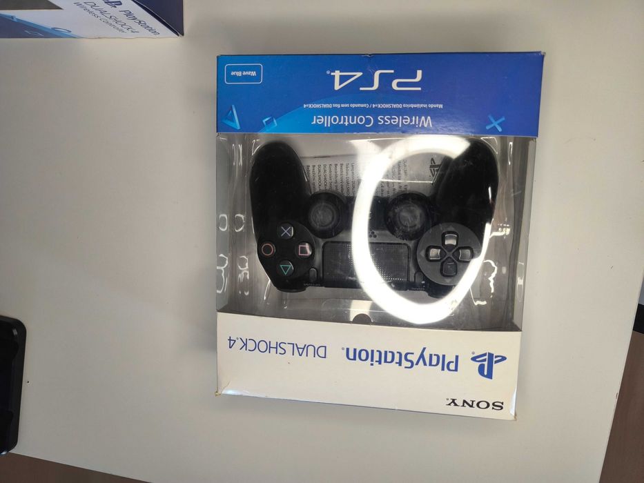 Vendo 2 Comandos PS4 | Originais | Venda conjunta ou individual