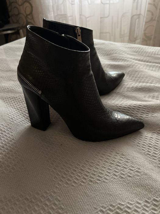 Продам жіночі черевики Albano