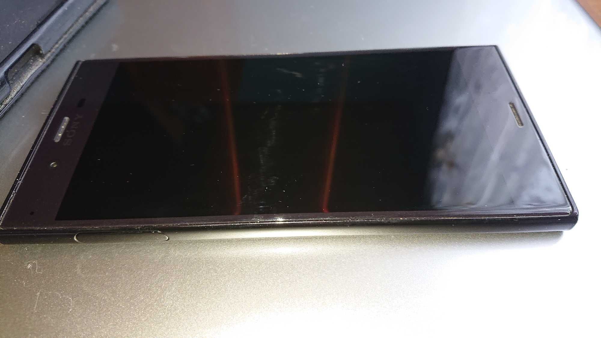 smartphone Sony Xperia XZ + futerał