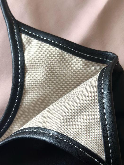 Miu Miu black leather tote bag z apaszką