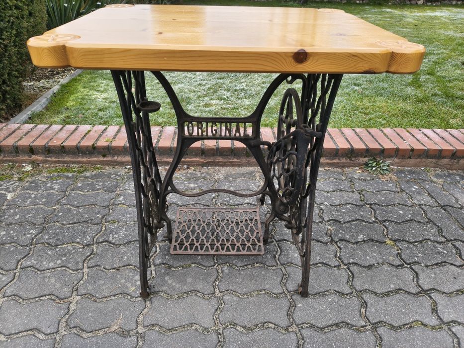 Ozdobny stolik na bazie maszyny do szycia