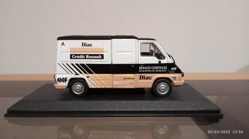 Miniatura de carrinha de assistência renault rally 1/43 1985