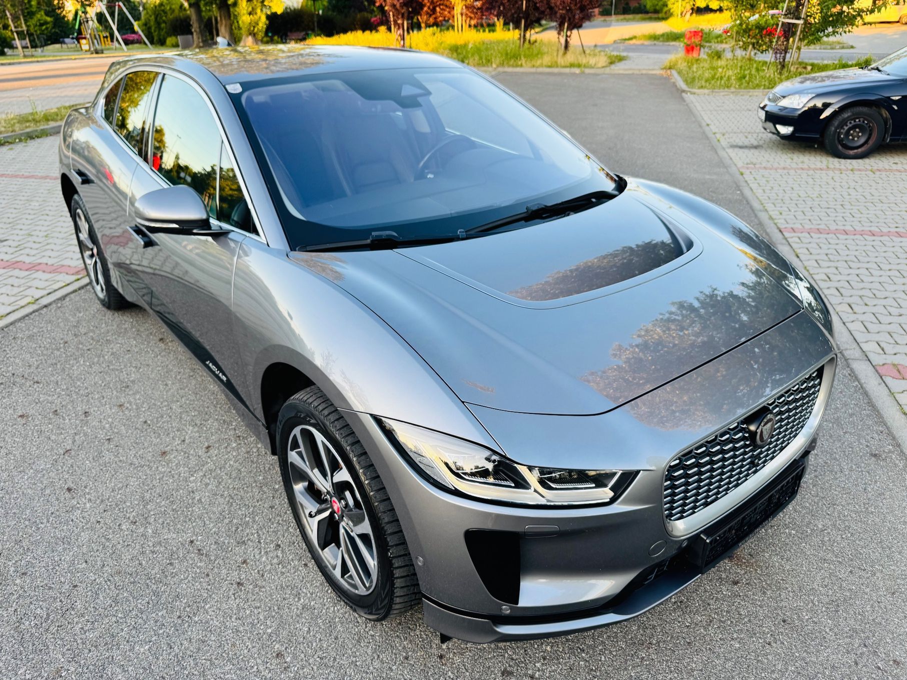 Jaguar I-Pace 90KWH RED CCS Asyst Pasa Ruchu Distronic Navi Climatronic LED Serwis!