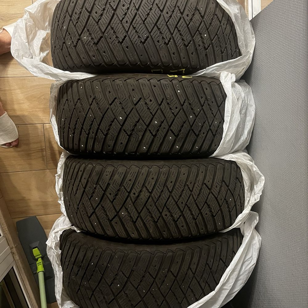 Шини Зимні  GoodYear Ultragrip 215/55 R17