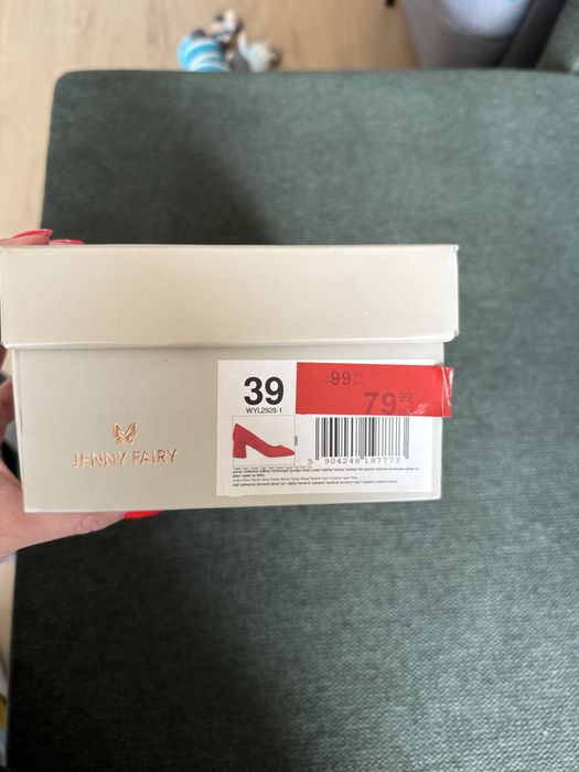 Czerwone buty na klocku