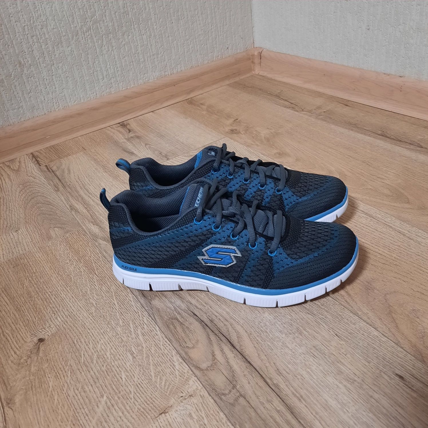 Кросівки р. 39.5 Skechers flex sole