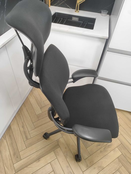 Humanscale Freedom z zagłówkiem fotel klasy premium nowy 7500zł