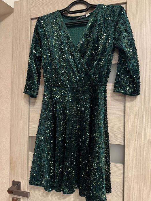 Плаття темно зелене в паєтки