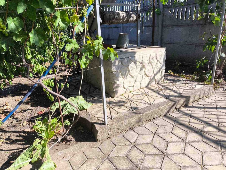 село Дачное, добротный дом 2 эт, 10 сот.  Рядом Нерубайское.