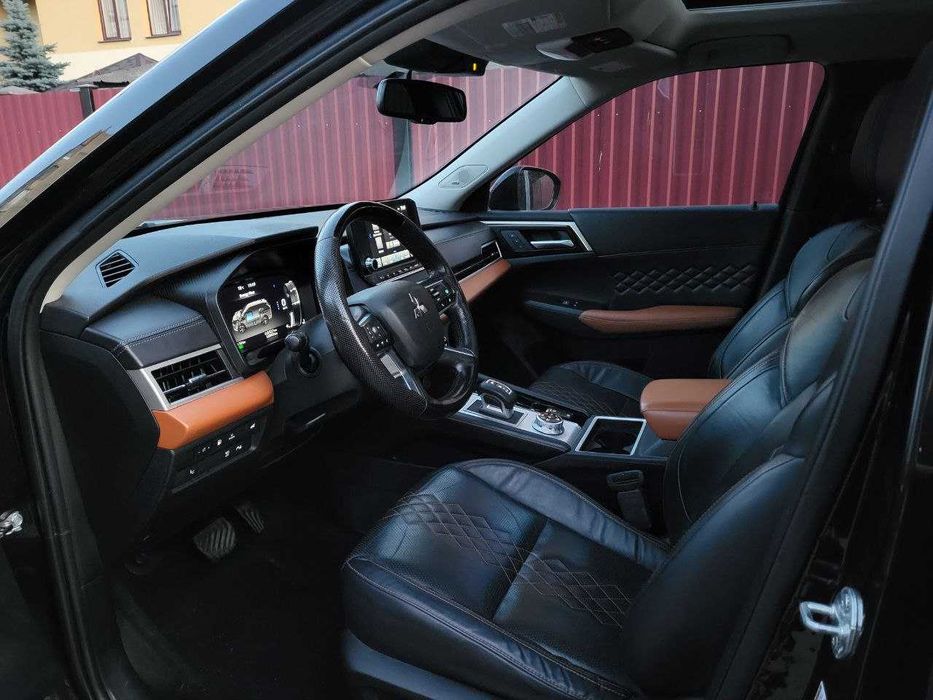 Mitsubishi Outlander PHEV 2023