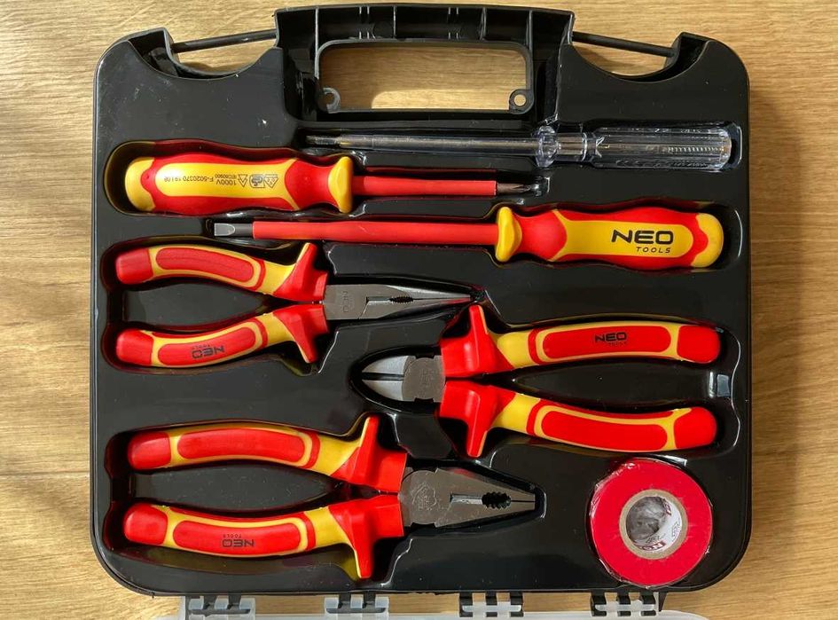 Zestaw szczypiec i wkrętaków 1000 V 7 sztuk NEO TOOLS 01-237
