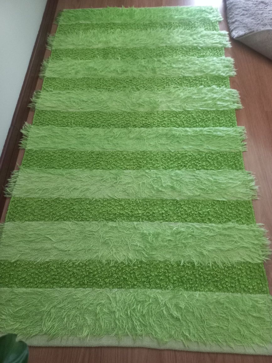 Tapetes de quarto verde claro