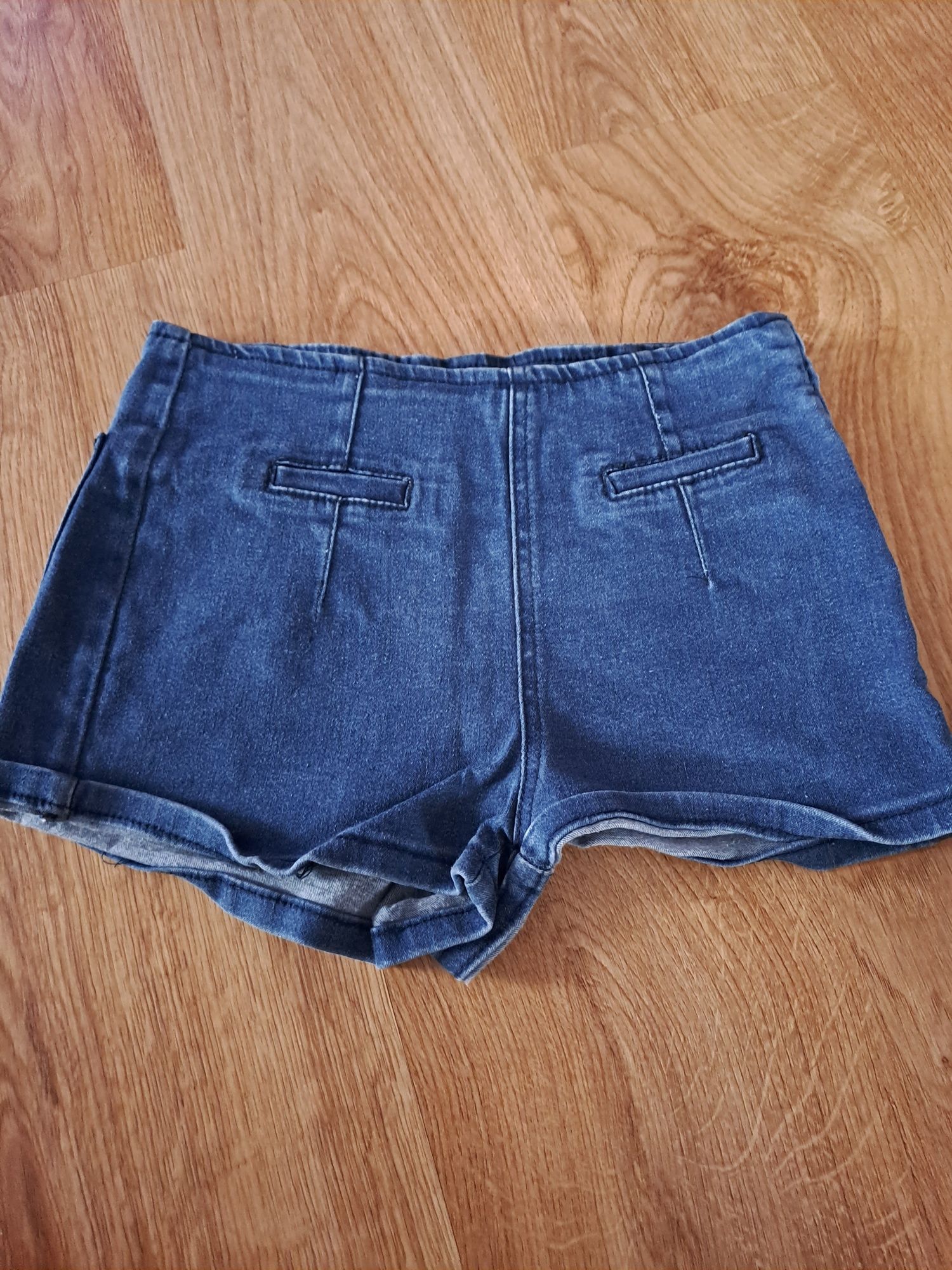 Krótkie spodenki damskie 36 Asos