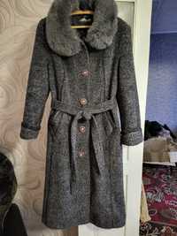 Зимове пальто 50р з натуральним комірцем