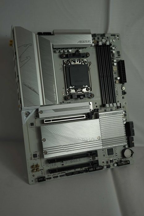 Материнська плата GIGABYTE B650 AORUS ELITE AX ICE