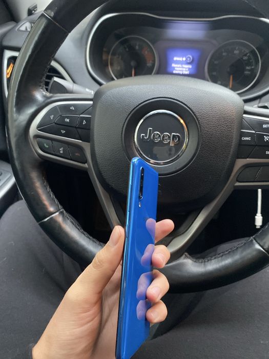 Samsung Galaxy A50 хорошому стані