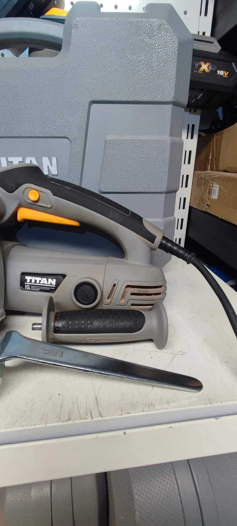 Bruzdownica Titan TTB293WCH 1700 W