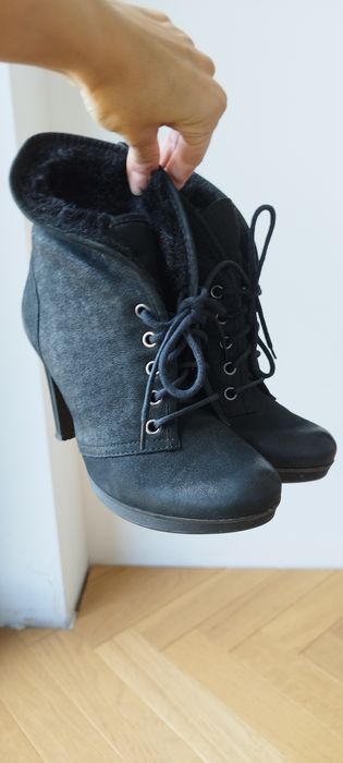 Czarne botki z kożuszkiem 35 wiązane nubuk