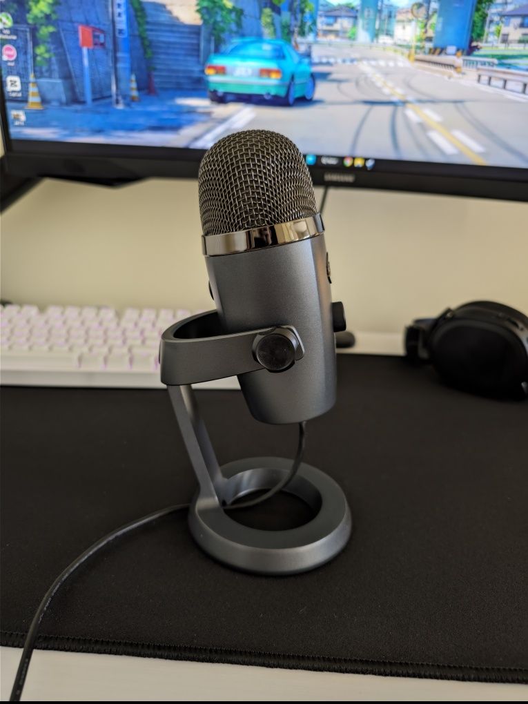 Микрофон Blue Yeti Nano