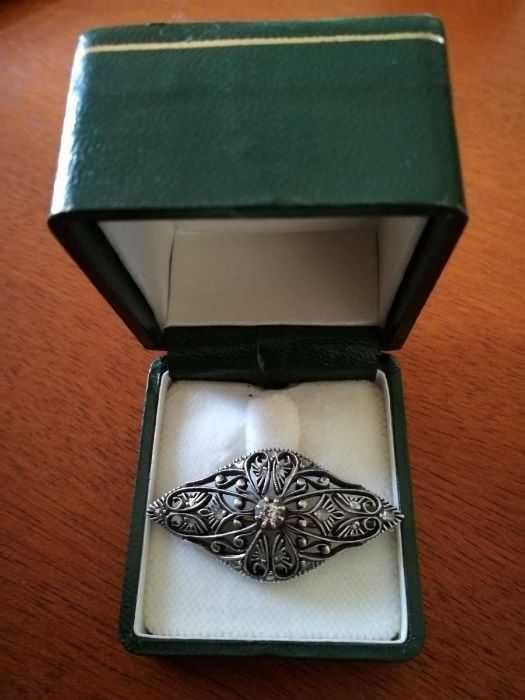 Alfinete de senhora em prata, ouro e diamantes