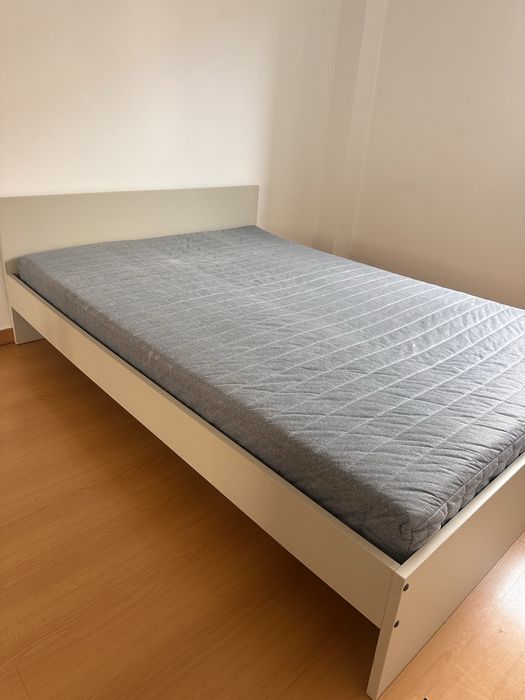 Cama casal e colchão ikea em otimo estado!