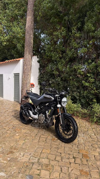 Husqvarna Svartpilen 125 – 2022 apenas 5300 km