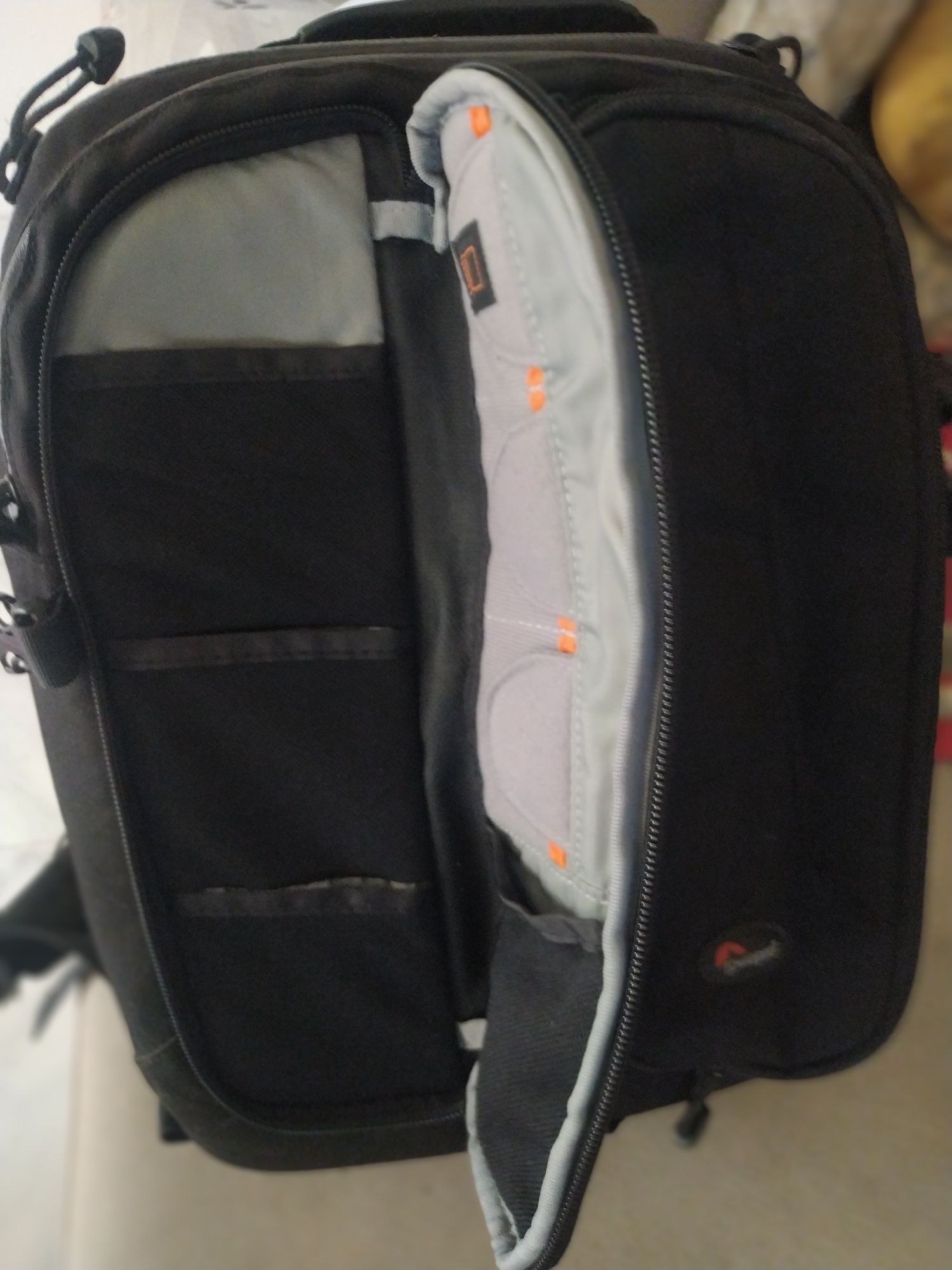 Mochila para câmara fotográfica e acessórios