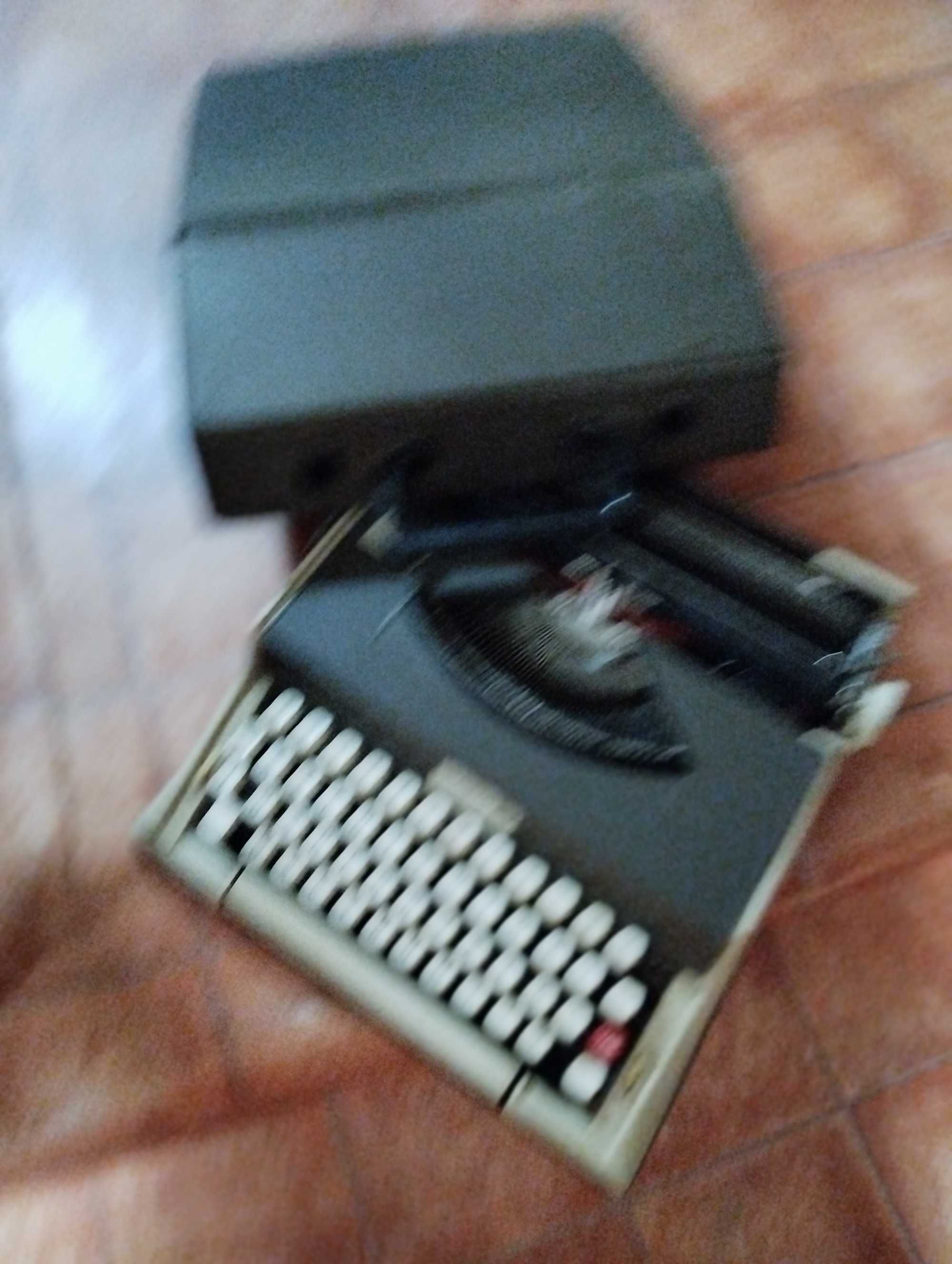 Maquina escrever com mala