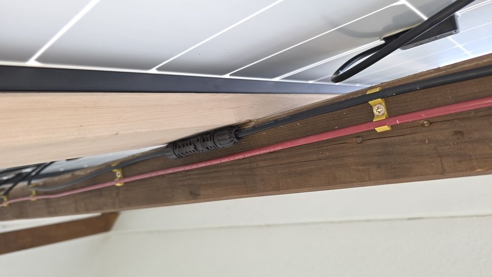 Uchwyty do kabli od paneli pv i nie tylko, fotowoltaika