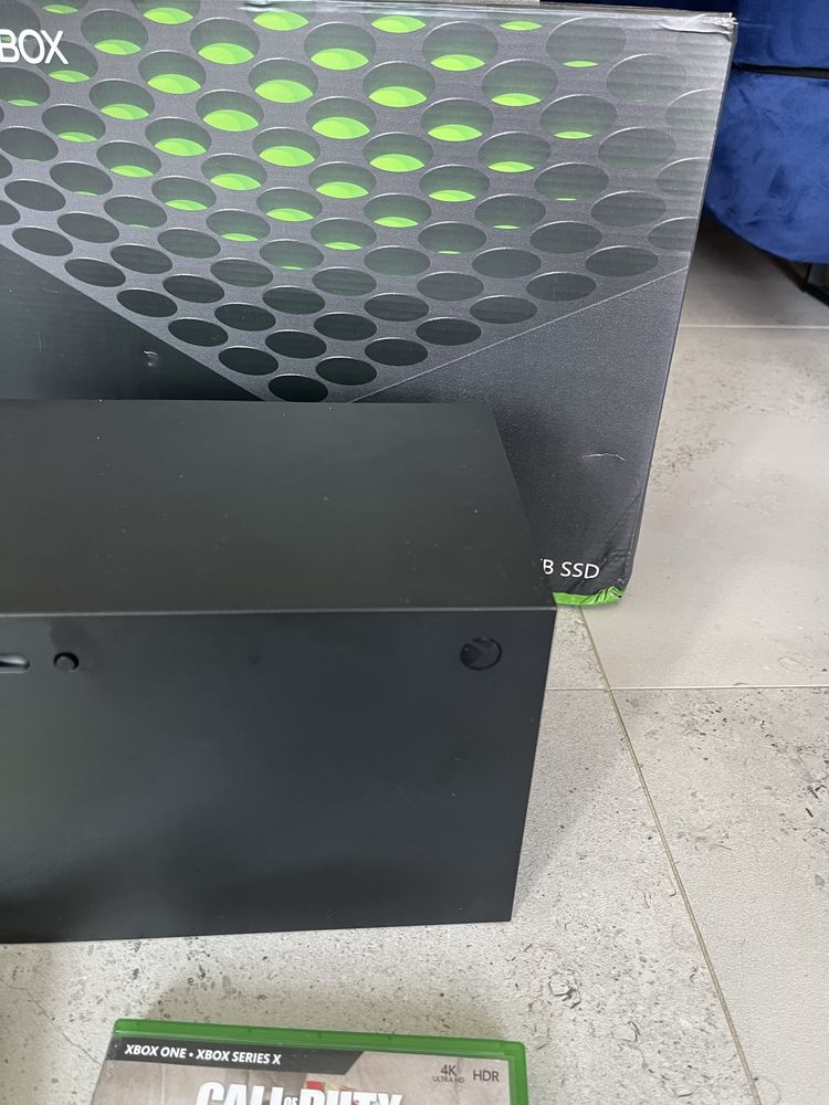 Xbox series X plus sluchawki i 2 gry, super stan