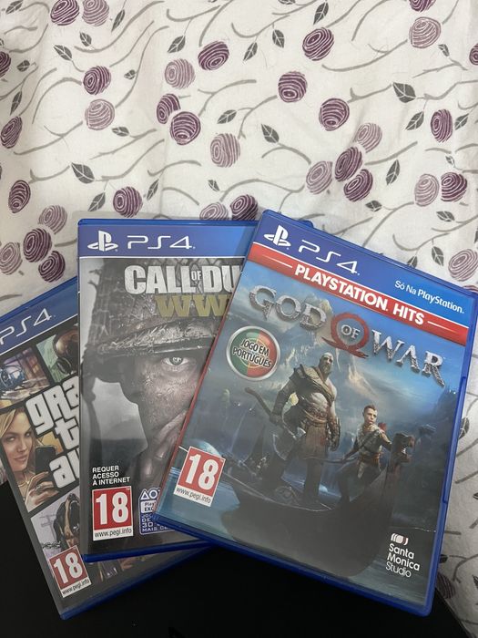 PS4 Slim 500 GB + 3 jogos (GTA V, COD WWII, God of War) — sem comando