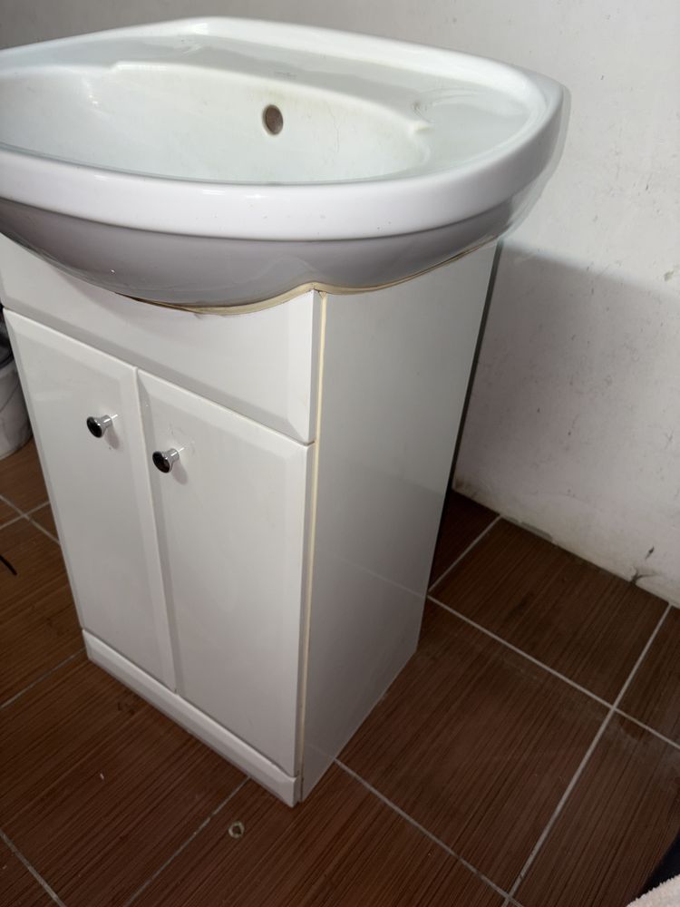 Szafka łazienkowa z umywalką