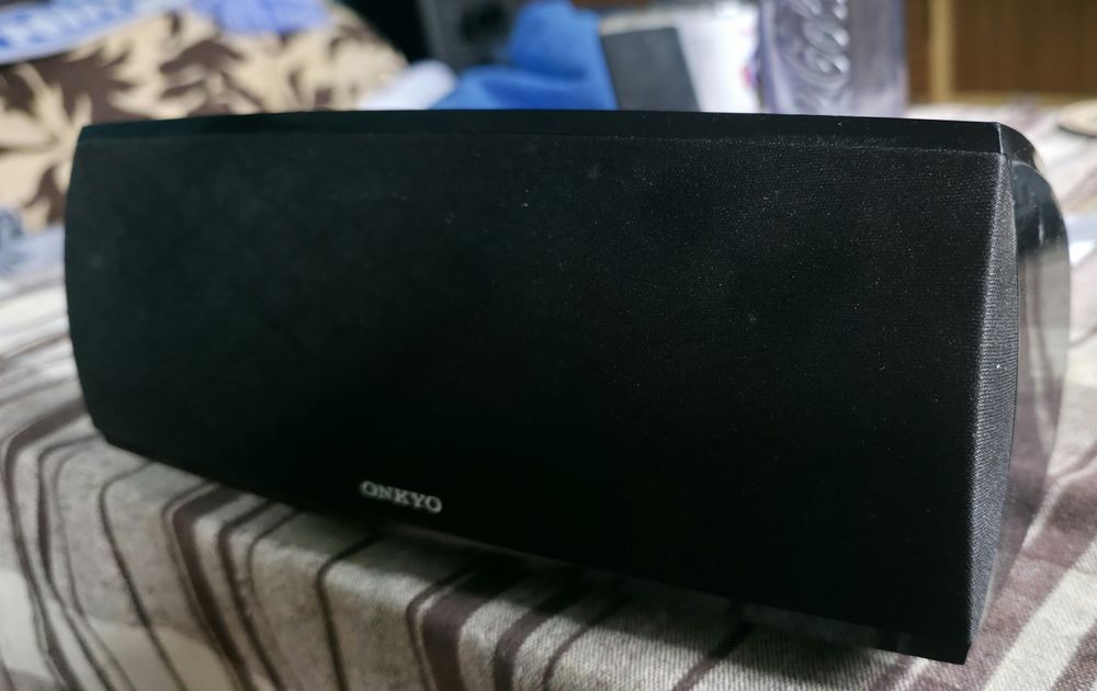 ONKYO głośnik centralny do kina domowego.