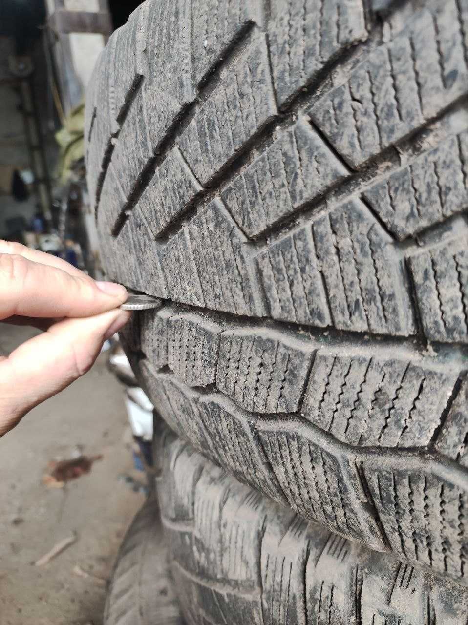 Продам резину Continental extreme winter contact 265/70 r17 для джипа