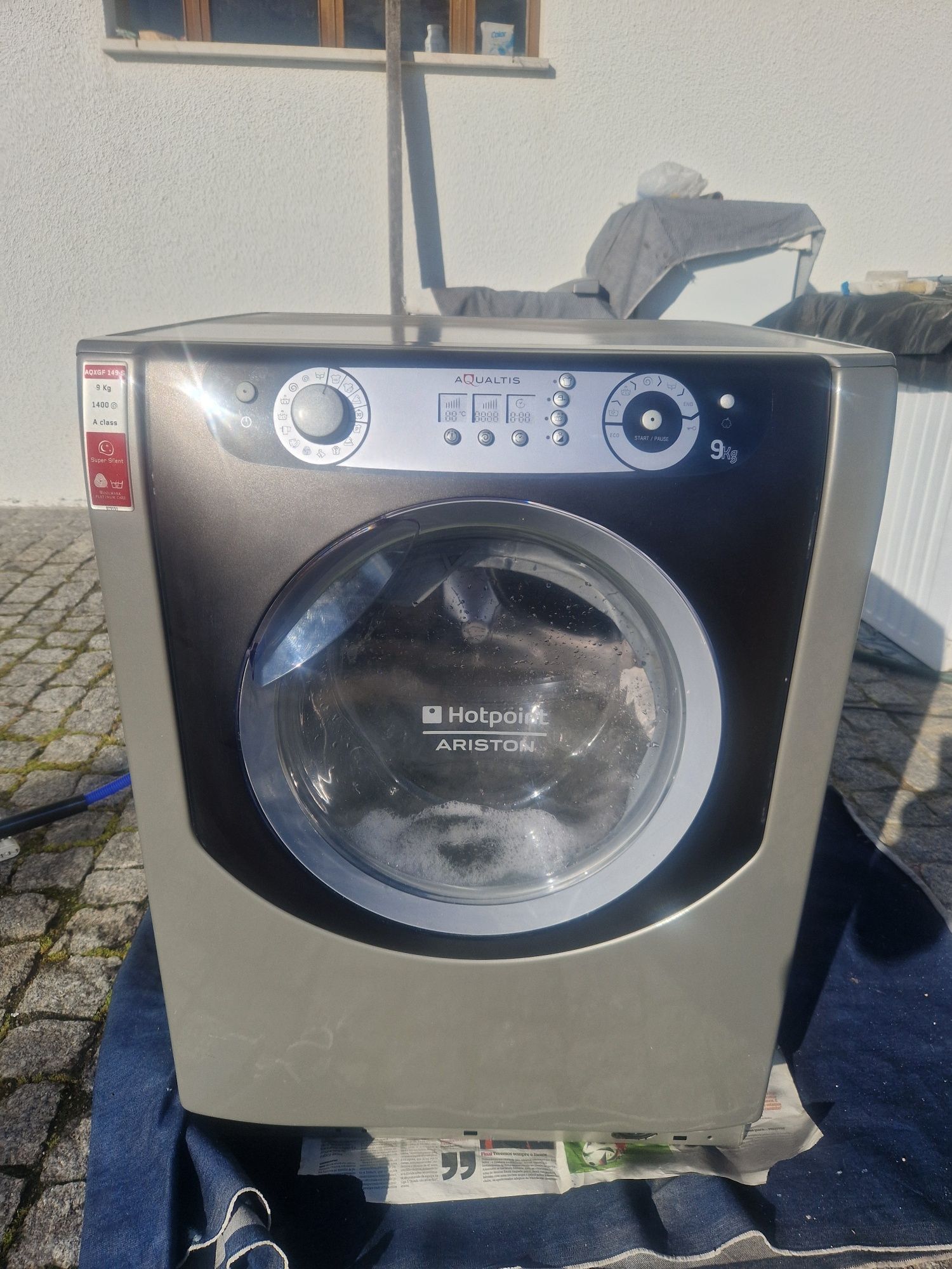 Máquina de lavar roupa Ariston 9kg