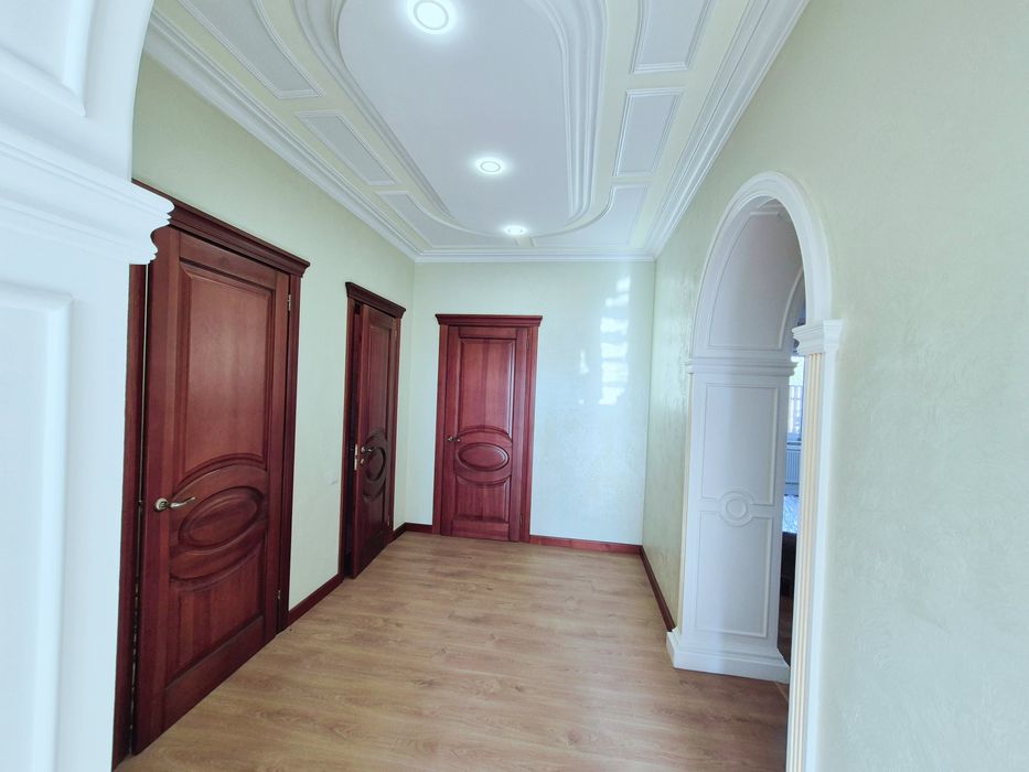 Новий окремий двоповерховий будинок з якісним ремонтом Центр р-н Подол