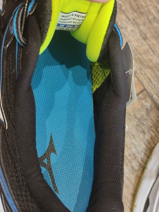 Кросівки чоловічі Mizuno