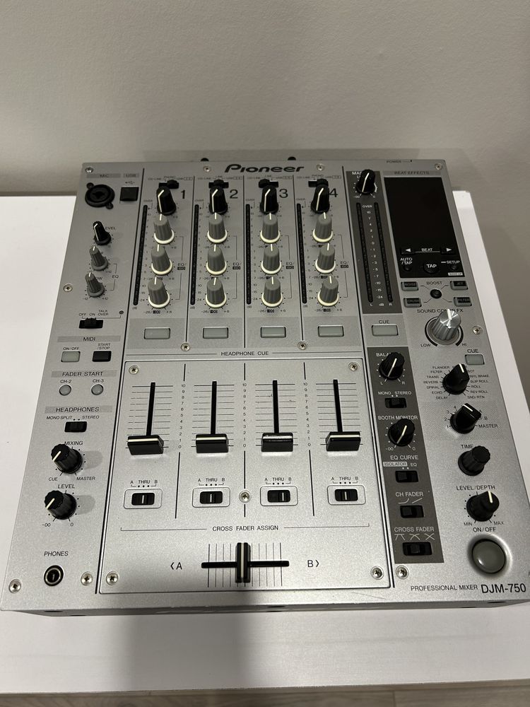 Pioneer djm 750