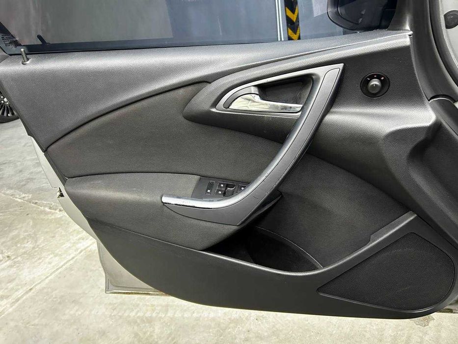 Opel Astra Sports Tourer 2013