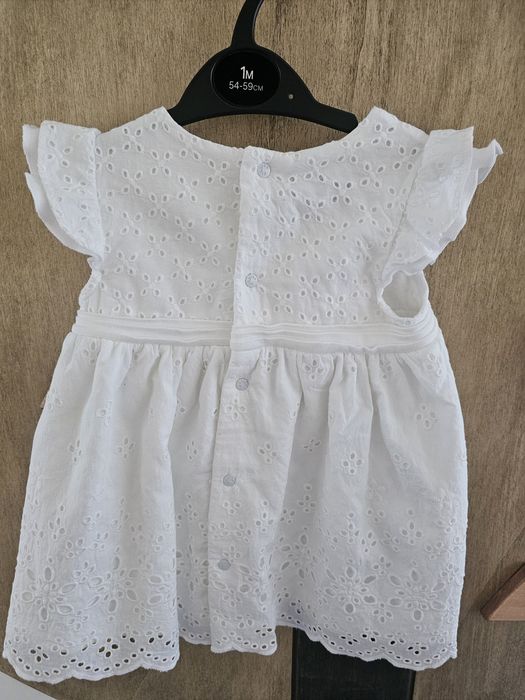 Vestido branco bebé 9-12