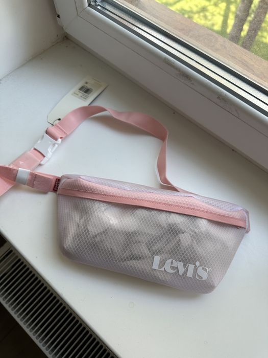 Бананка Levis