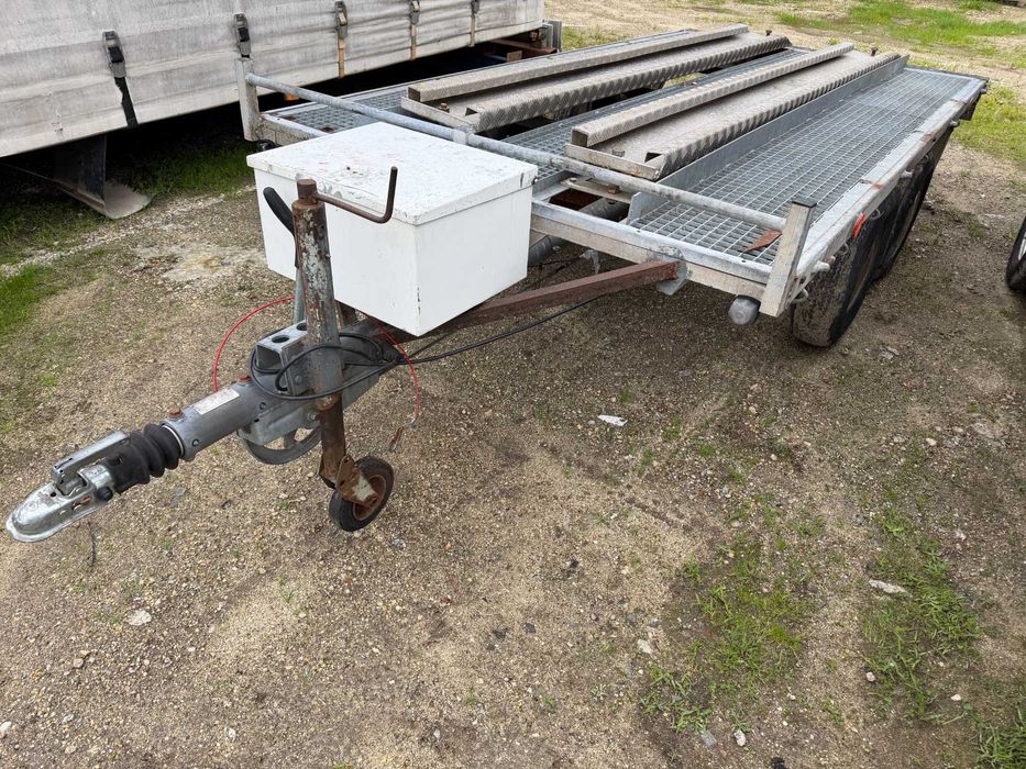 Reboque com documentos