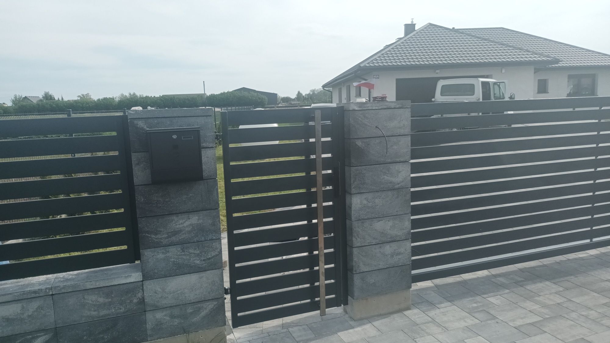Bramy ogrodzenia balustrady